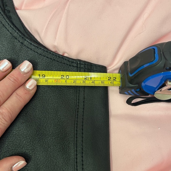 Harley-Davidson Black Vest with Iconic Patches - Picture 8 of 10